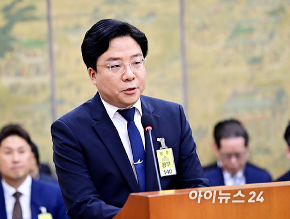 김태호 빌리프랩 대표이사 겸 하이브 최고운영책임자가 24일 오후 서울 여의도 국회 문화체육관광위원회 문화체육관광부 및 국가유산청 및 소속기관 산하 공공기관 및 유관기관종합 국정감사에서 의원 질의에 답변하고 있다. [사진=곽영래 기자]