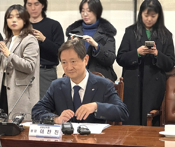 이찬진 금융감독원장이 10일 오후 서울 은행연합회 중회의실에서 열린 금융지주 CEO 간담회에서 발언하고 있다. [사진=임우섭 기자]