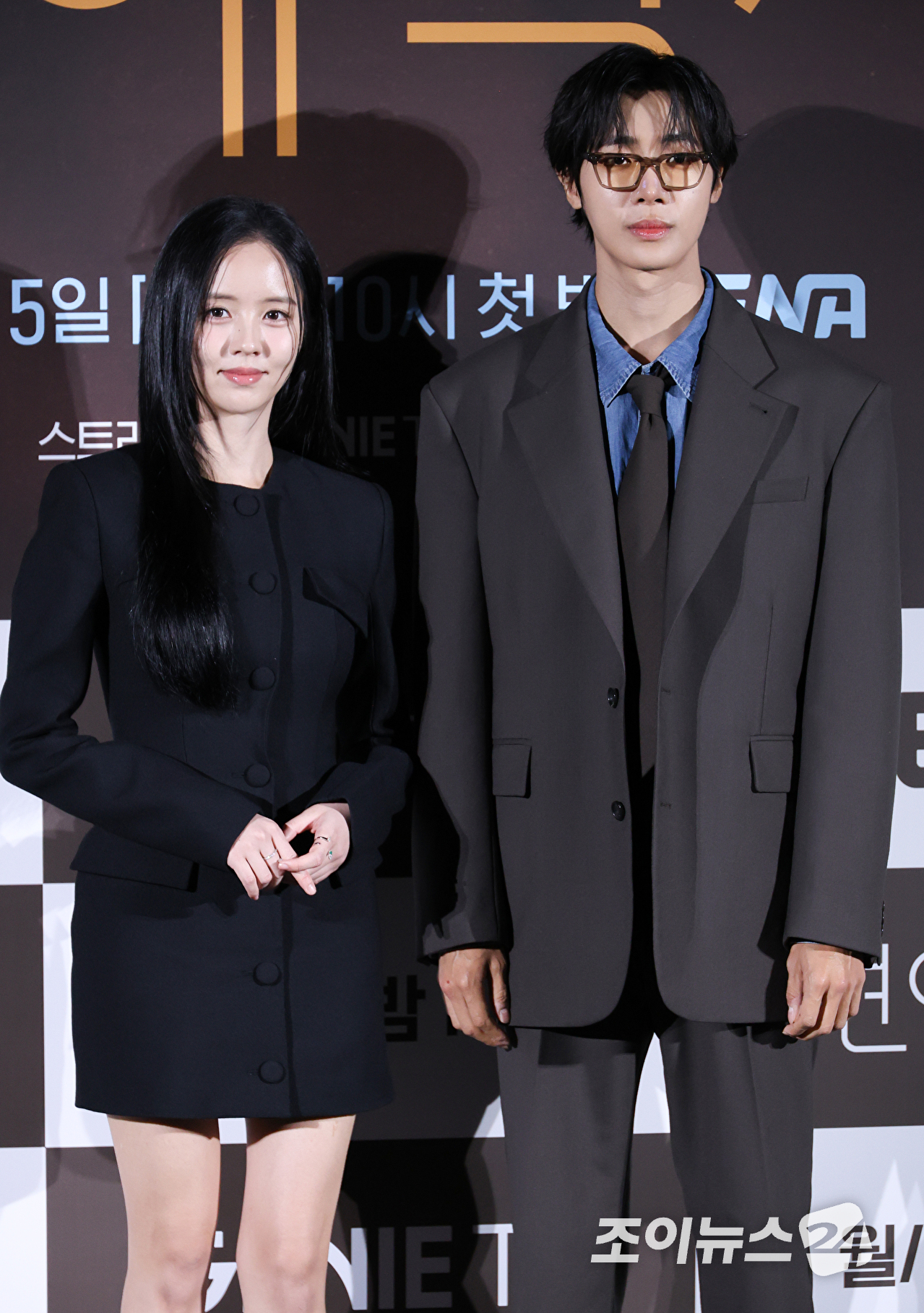 배우 김소현, 추영우가 2일 오후 서울 용산구 CGV아이파크몰점에서 진행된 ENA 새 월화드라마 '연애박사' 제작발표회에 참석해 포즈를 취하고 있다. [사진=문수지 기자]