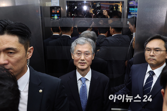 조희대 대법원장이 13일 서울 여의도 국회에서 열린 법제사법위원회의 대법원 등에 대한 국정감사에 출석해 인사말을 마친 뒤 이석하고 있다. [사진=곽영래 기자]