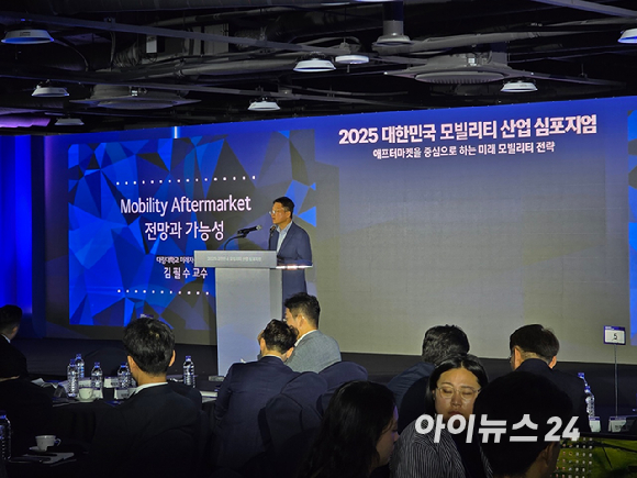 이정환 SK렌터카 대표이사가 15일 충남 천안시에 있는 SK렌터카 오토옥션에서 '모빌리티 애프터마켓과 렌털업의 미래'를 주제로 열린 '2025 대한민국 모빌리티산업 심포지엄'에서 인사말하고 있다. [사진=김종성 기자]