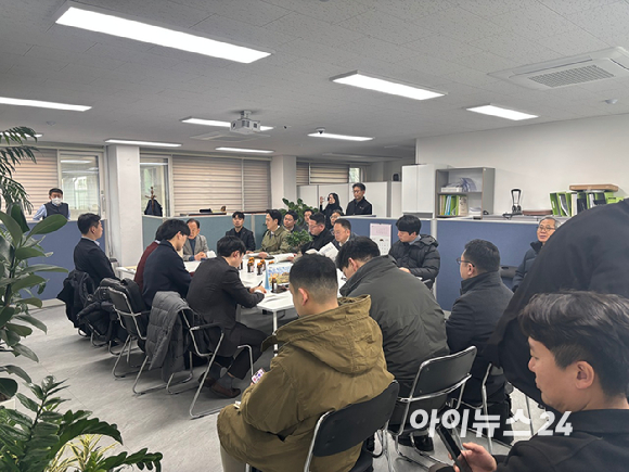 23일 서울 양천구 목동6단지 재건축정비사업조합은 오후 2시 조합에서 시공사 입찰 현장설명회를 열었다. 참여 건설사는 삼성물산, 현대건설, 대우건설, 포스코이앤씨, DL이앤씨, SK에코플랜트 등 대형사를 비롯해 금호건설, 대방건설, CA이앤씨 등 10곳 이다. [사진=김민지 기자]