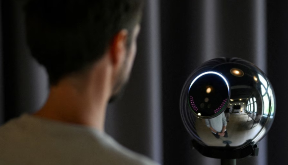  인공지능(AI) 기술 고도화로 온라인상 '가짜 인간' 문제가 확산하면서 주요 플랫폼들이 홍채(iris) 스캔 기반 인증 시스템을 도입한다. 사진은 본 기사 내용과 무관. [사진=픽사베이 ]