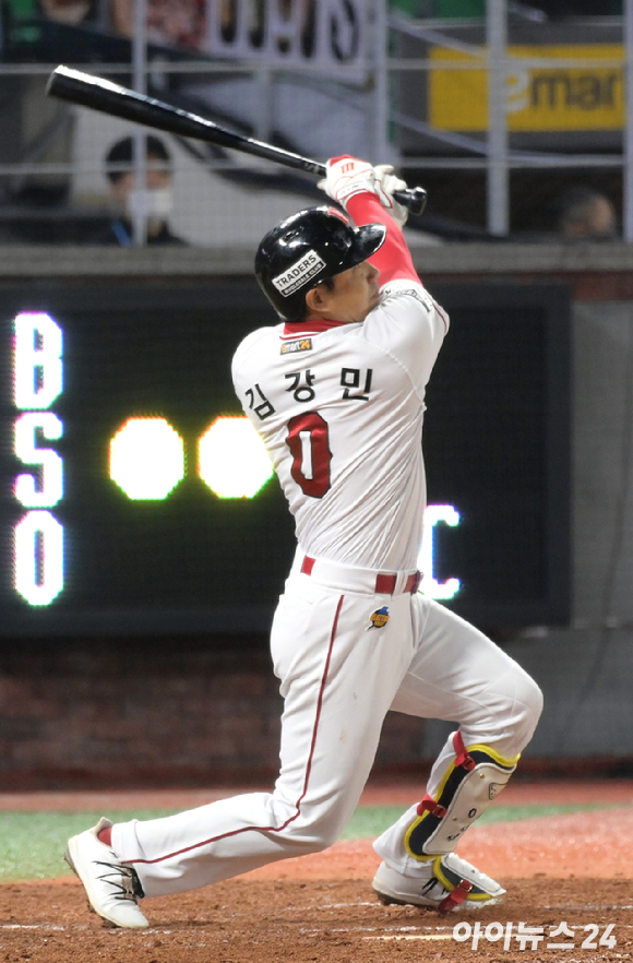 SSG 김강민이 정든 팀을 떠나게 됐다. 그는 22일 열린 2024 KBO 2차 드래프트에서 한화 이글스로부터 지명받았다. [사진=정소희 기자]