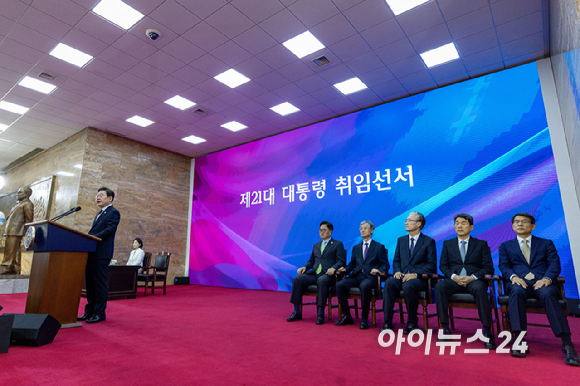 이재명 대통령이 6월4일 국회 본청 로텐더홀에서 열린 제21대 대통령 취임사를 하고 있다. [사진=국회시잔취재단]