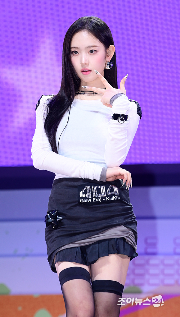 키키 이솔이 26일 오후 서울 광진구 광장동 예스24라이브홀에서 열린 그룹 키키(KiiiKiii) 미니 2집 '델룰루 팩(Delulu Pack)' 발매 기념 쇼케이스에 참석하고 있다. [사진=정소희 기자]