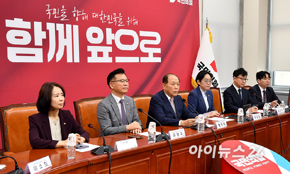 황우여 국민의힘 선관위원장이 25일 오전 서울 여의도 국회에서 열린 선거관리위원회의에서 발언하고 있다. [사진=곽영래 기자]