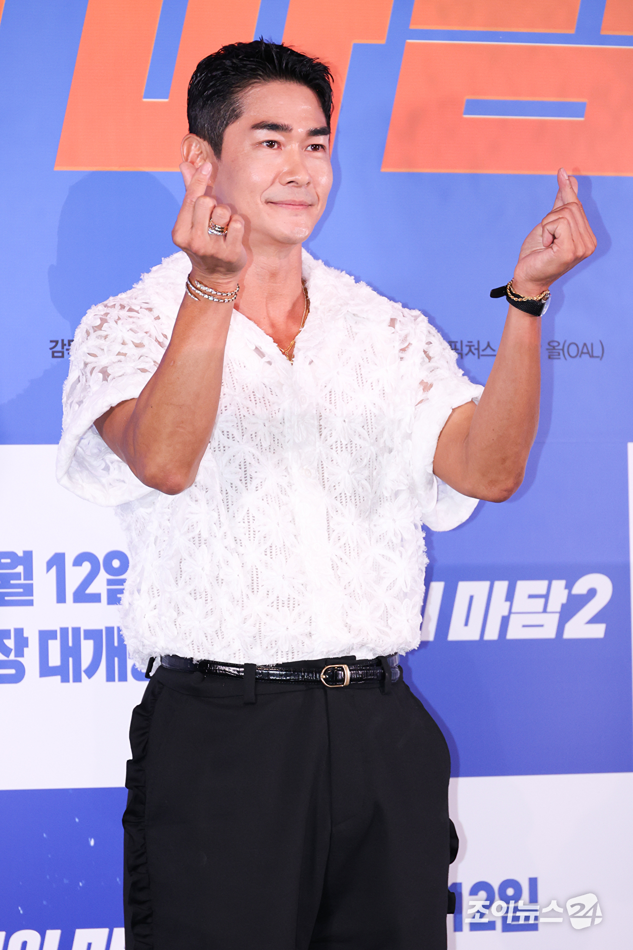 배우 배정남이 27일 오후 서울 용산구 CGV 용산아이파크몰점에서 진행된 영화 '오케이 마담2'(감독 이철하) 언론시사회에 참석해 포즈를 취하고 있다. [사진=문수지 기자]