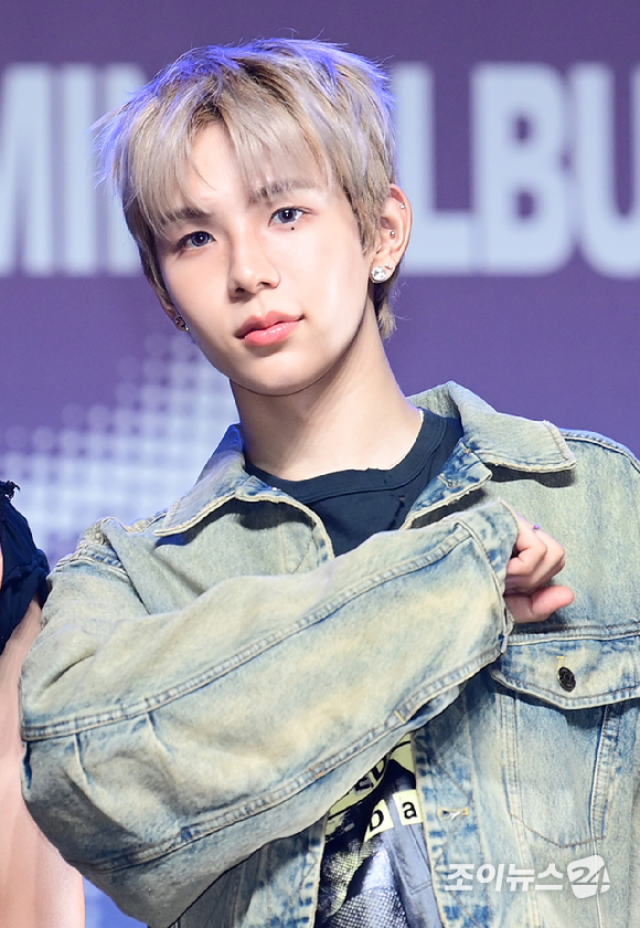 그룹 라이즈(RIIZE) 쇼타로가 27일 오후 서울 한남동 블루스퀘어 마스터카드홀에서 진행된 첫 미니앨범 '라이징(RIIZING)' 프레스 프리미어 행사에 참석하고 있다. [사진=정소희 기자]