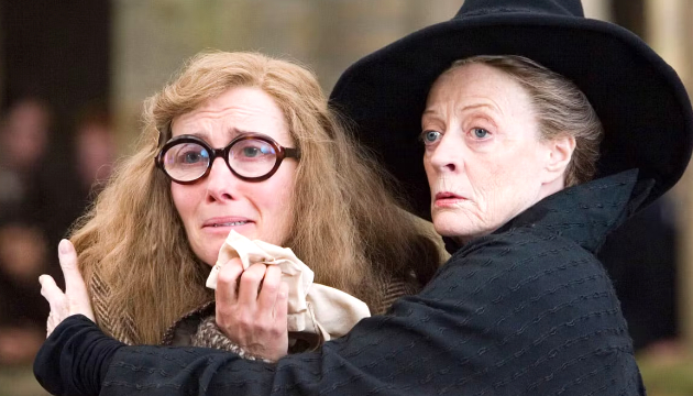  영국 배우 에마 톰슨(66)이 27년 전 도널드 트럼프(79) 미국 대통령으로부터 데이트 신청을 받았던 일화를 전했다. 사진은 해리포터에 나온 에마 톰슨(왼쪽). [사진=Warner Bros]