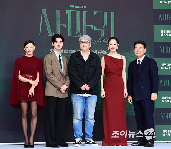 변영주 감독과 고현정이 4일 오후 서울 양천구 목동 SBS에서 진행된 SBS 새 금토드라마 '사마귀: 살인자의 외출' 제작발표회에 참석하고 있다. [사진=정소희 기자]