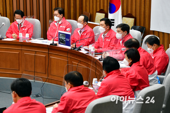 김기현 국민의힘 원내대표가 8일 서울 여의도 국회에서 열린 원내대책회의에서 발언을 하고 있다. [사진=정소희 기자]