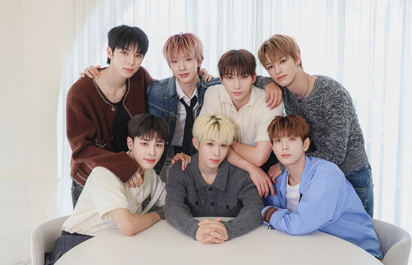 그룹 넥스지가 최근 서울 모처에서 진행한 미니 3집 'Beat-Boxer'(비트 복서) 발매 기념 인터뷰에서 포즈를 취하고 있다. [사진=JYP엔터테인먼트]
