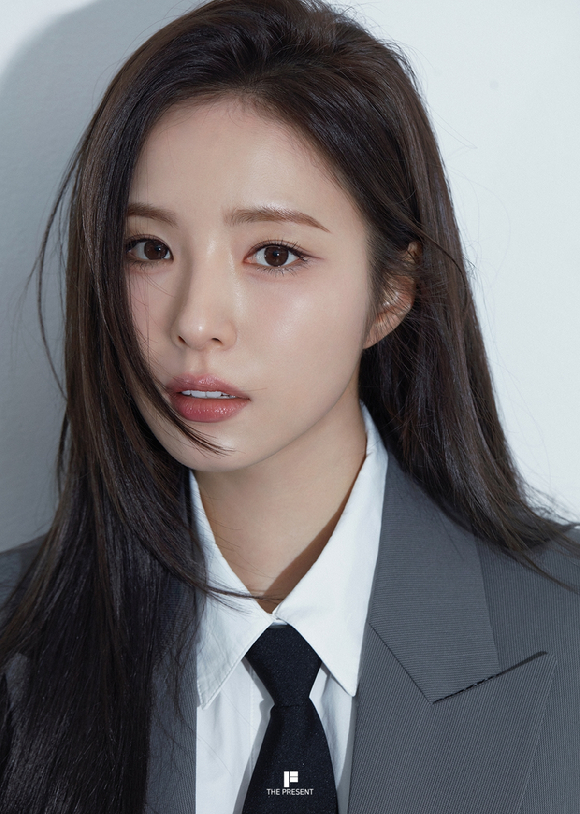 배우 신세경이 영화 '휴민트' 인터뷰에 앞서 포즈를 취하고 있다. [사진=더프레젠트컴퍼니]