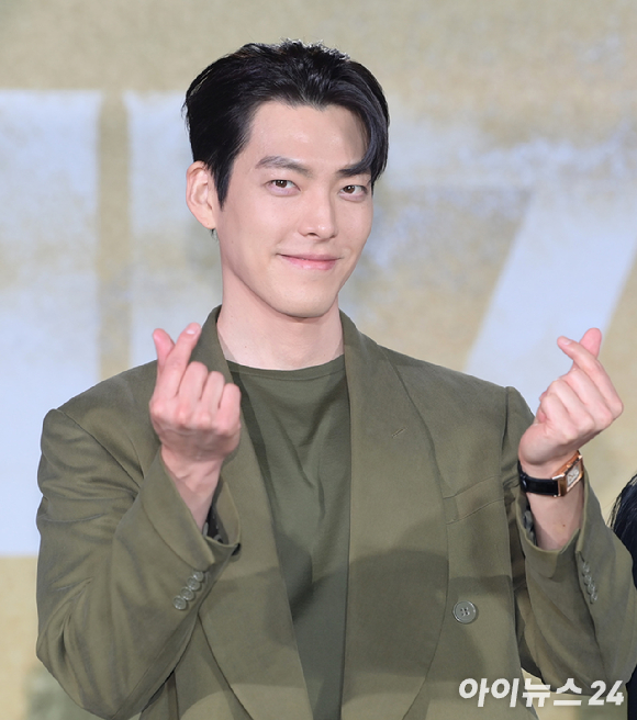 배우 김우빈이 10일 오전 서울 영등포구 문래동 프로보크 서울에서 열린 넷플릭스 오리지널 '택배기사' 제작발표회에 참석하고 있다. [사진=정소희 기자]