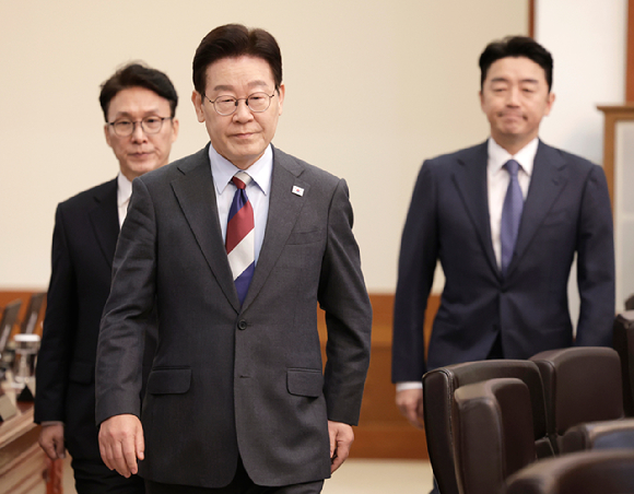 이재명 대통령이 5일 청와대에서 열린 국무회의에 입장하고 있다. 2026.3.5 [사진=연합뉴스]