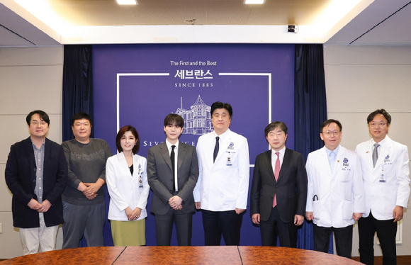 지난 2021년 방탄소년단(BTS) 새 디지털 싱글 'Butter' 발매 기념 글로벌 기자간담회가 서울 송파구 방이동 올림픽공원 올림픽홀에서 열렸다. 방탄소년단 슈가가 포토타임을 갖고 있다. [사진=정소희 기자]