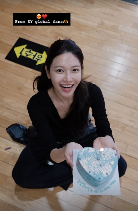 최수영, 14년 연인 정경호와 이별에도 타격감 없는 일상...팬들 조공에 신났네