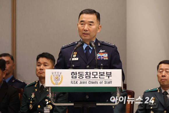 진영승 합동참모의장이 8일 오전 서울 용산구 국방부에서 열린 국회 국방위원회의 합동참모본부에 대한 국정감사에서 업무 보고를 하고 있다. [사진=국회사진기자단 ]