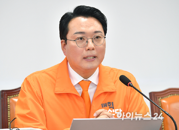 천하람 개혁신당 공동총괄선대위원장이 25일 오전 서울 여의도 국회에서 열린 개혁신당 중앙선거대책위원회 슬로건 발표 기자회견에서 발언하고 있다. [사진=곽영래 기자]