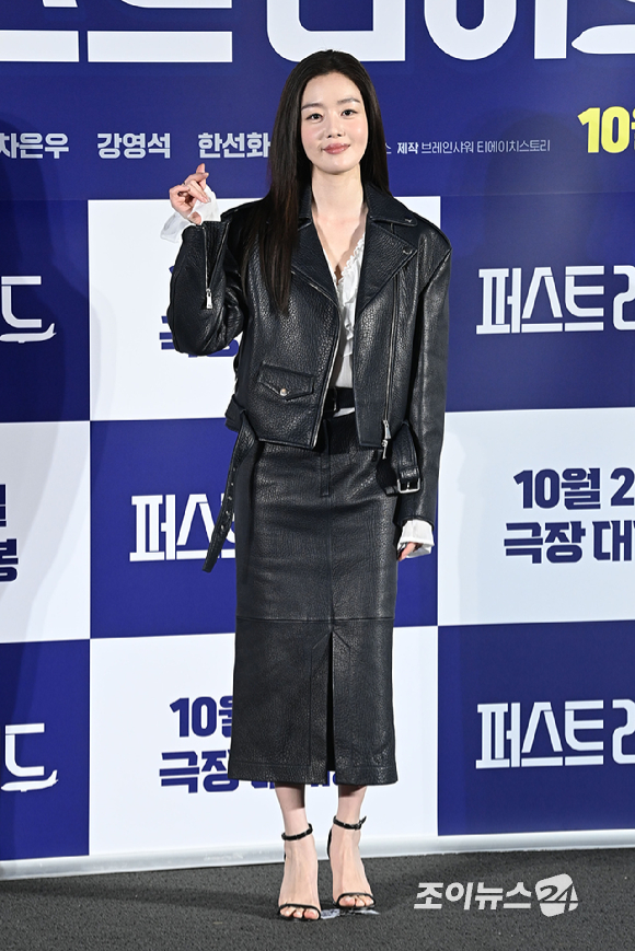 배우 한선화가 25일 서울 용산구 CGV 용산아이파크몰점에서 열린 영화 '퍼스트 라이드'(감독 남대중) 제작보고회에 참석해 포즈를 취하고 있다. [사진=문수지 기자]