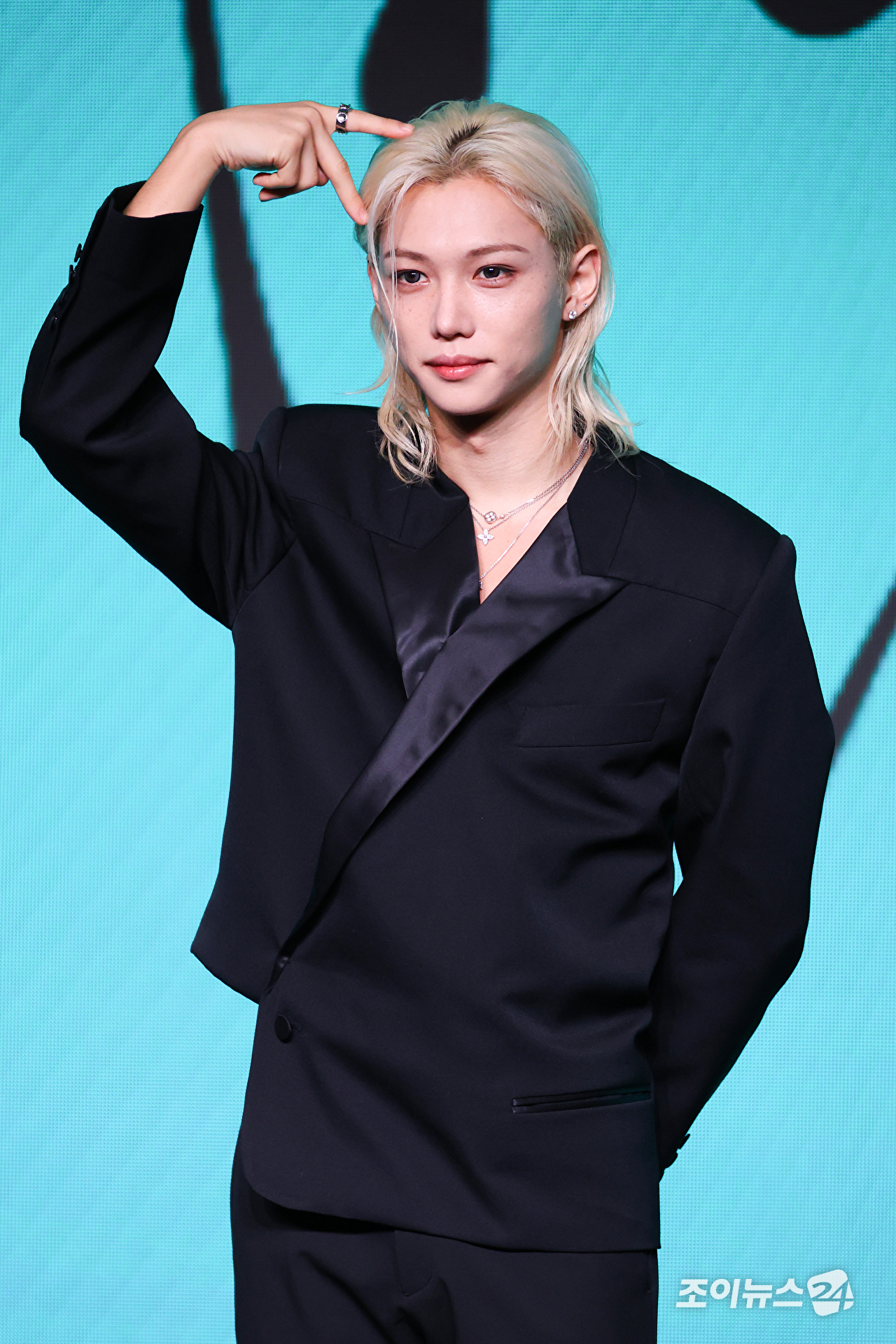 그룹 스트레이 키즈 필릭스가 6일 오후 서울 영등포구 여의도동 콘래드 서울 호텔에서 진행된 스트레이 키즈(Stray Kids) 새 미니앨범 '디스 앤 댓(THIS & THAT)' 발매 기념 기자간담회에 참석해 포즈를 취하고 있다. [사진=문수지 기자]