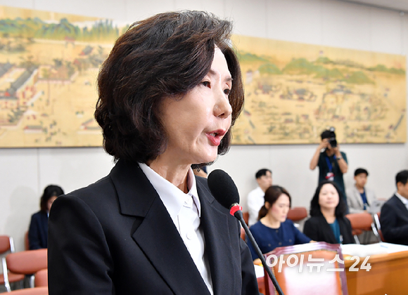 이진숙 사회부총리 겸 교육부 장관 후보자가 16일 오전 서울 여의도 국회 교육위원회에서 열린 인사청문회에서 모두발언을 하고 있다. [사진=곽영래 기자]