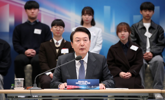 윤석열 대통령이 15일 청와대 영빈관에서 열린 제14차 비상경제민생회의에서 발언하고 있다. [사진=뉴시스]