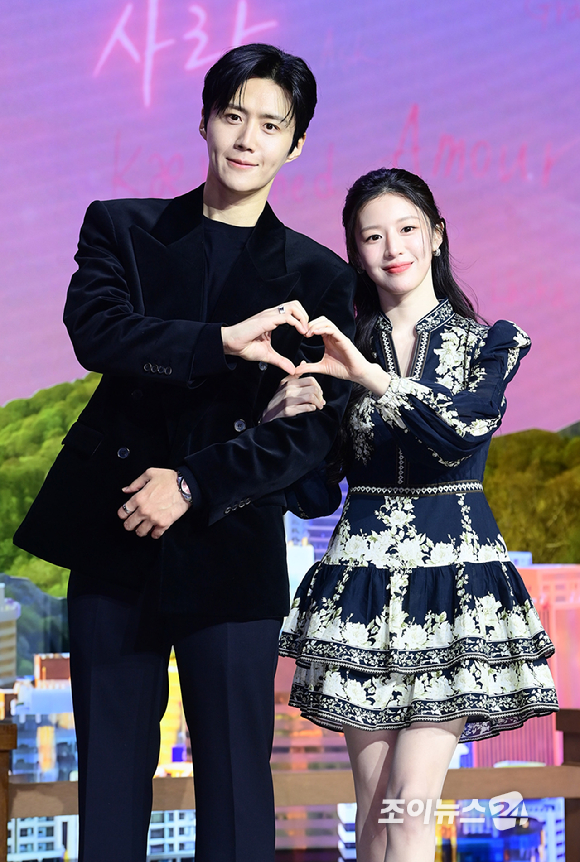 배우 김선호-고윤정-유영은 감독이 13일 오전 서울 강남구 조선팰리스 서울강남에서 열린 넷플릭스 시리즈 '이 사랑 통역 되나요?' 제작발표회에 참석하고 있다. [사진=정소희 기자]