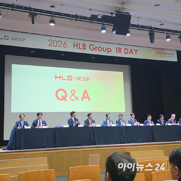 진양곤 HLB그룹 의장이 15일 오후 서울 여의도에서 주요 계열사 관계자들이 참석한 가운데 열린 기업설명회(IR)에서 발언하고 있다. 2026.10.15 [사진=이효정 기자 ]