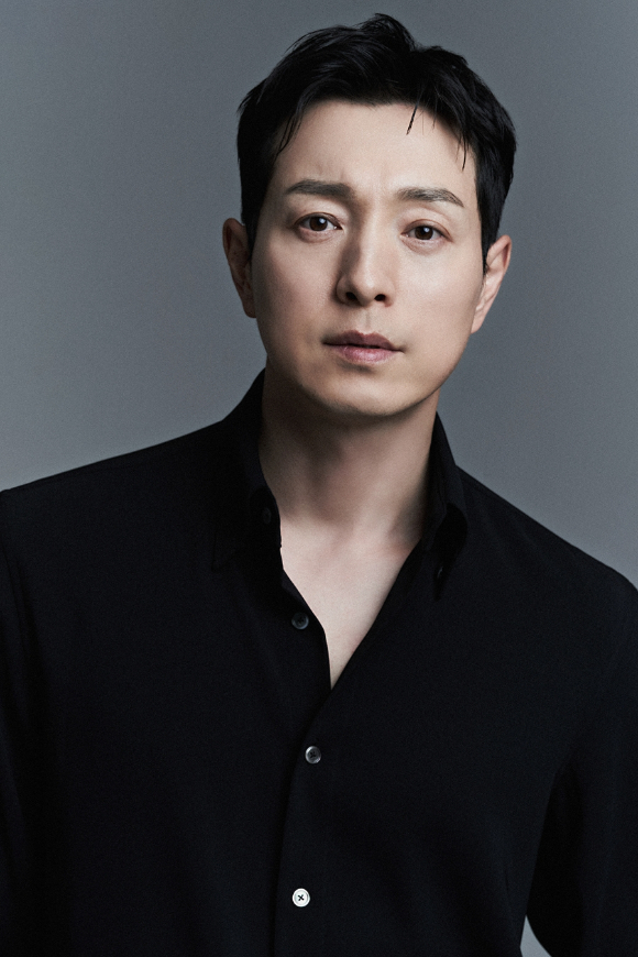 정성일, 흥신소 사장 됐다⋯'입금 바랍니다'로 코미디 도전