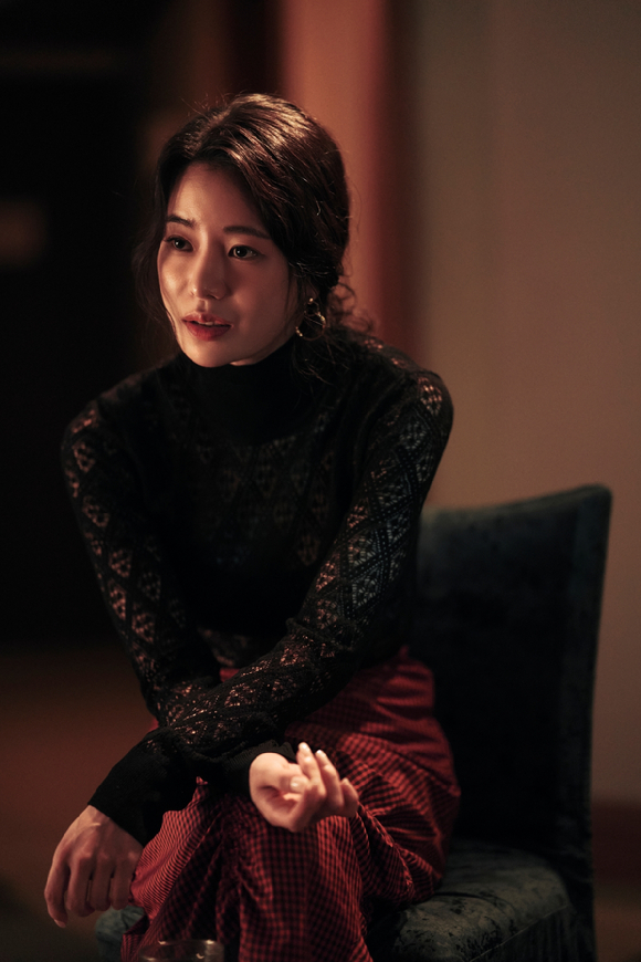 배우 임지연이 영화 '리볼버' 인터뷰에 앞서 포즈를 취하고 있다. [사진=플러스엠엔터테인먼트]