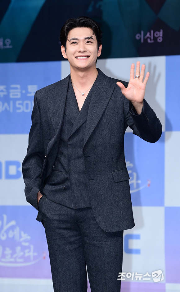 배우 강태오가 30일 오전 서울 마포구 상암동 MBC에서 열린 MBC 새 금토드라마 '이강에는 달이 흐른다' 제작발표회에 참석하고 있다. [사진=정소희 기자]