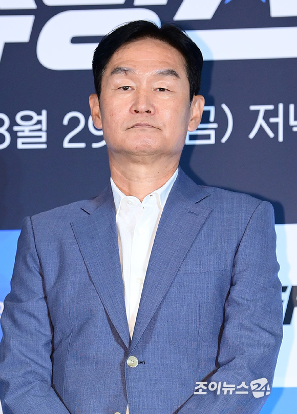 최용수 감독이 28일 오전 서울 구로구 더 링크 서울 트리뷰트 포트폴리오 호텔에서 열린 쿠팡플레이 예능 '슈팅스타' 시즌 2 제작발표회에 참석하고 있다. [사진=정소희 기자]