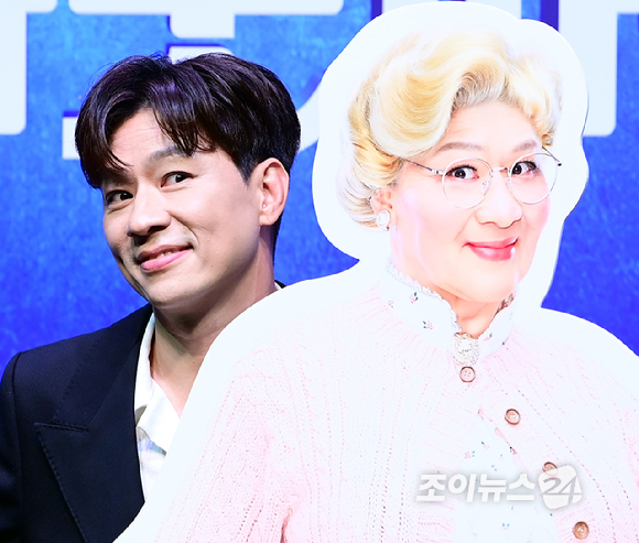 배우 정상훈이 2일 오후 서울 서대문구 이화여자대학교 삼성홀에서 열린 뮤지컬 '미세스 다웃파이어' 제작발표회에 참석하고 있다. [사진=정소희 기자]