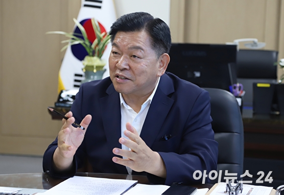 [인터뷰] 강철호 부산 동구청장 "북항의 변화, 주민 삶의 변화로 연결... - 뉴스 썸네일 이미지