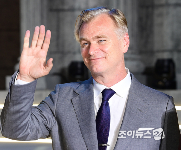 헐리우드 거장 감독 크리스토퍼 놀란이 4일 서울 영등포 타임스퀘어 아트리움에서 열린 영화 '오디세이'(감독 크리스토퍼 놀란) 내한 레드카펫 행사에 참석하고 있다. [사진=정소희 기자]