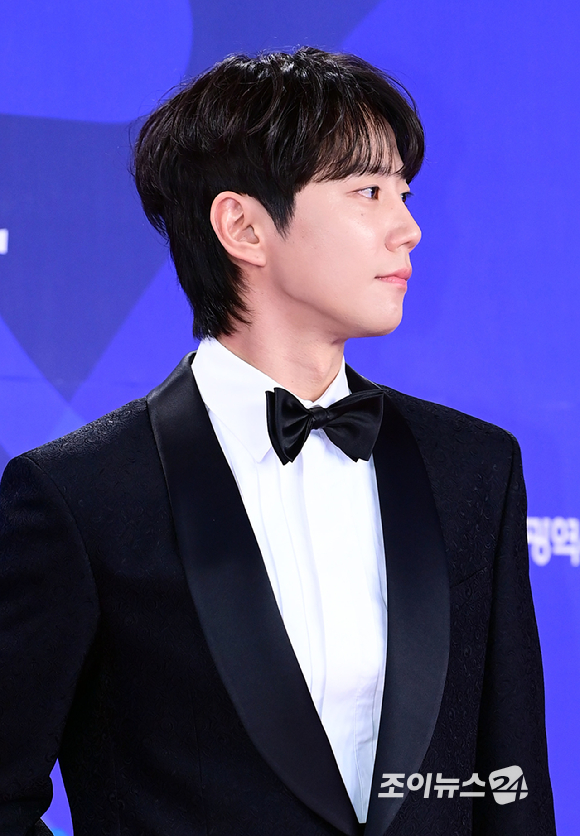 배우 이준영이 18일 오후 인천광역시 파라다이스 시티에서 열린 제4회 청룡시리즈어워즈 레드카펫 행사에 참석하고 있다. [사진=정소희 기자]