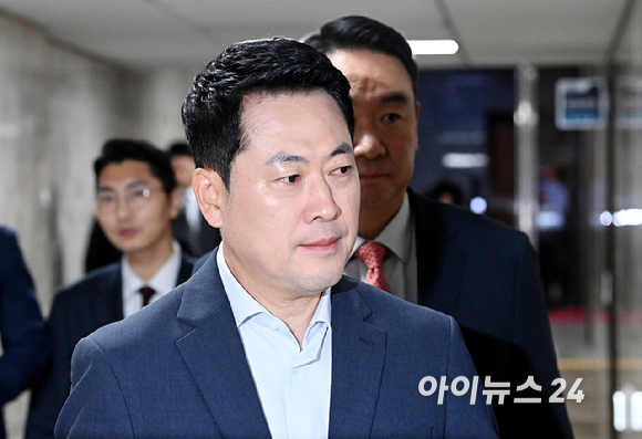 장동혁 국민의힘 당대표가 24일 서울 여의도 국회에서 열린 '규제에서 시장으로, 징벌에서 합리로' 국민의힘 부동산정책 정상화 토론회에 참석하고 있다. [사진=곽영래 기자]