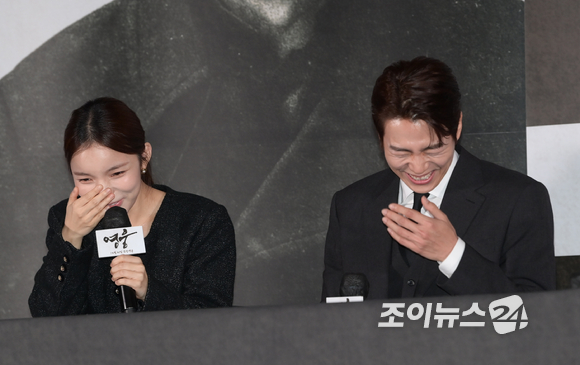 배우 박진주와 이현우가 8일 오후 서울 용산구 CGV 용산아이파크몰에서 진행된 영화 '영웅'(감독 윤제균) 언론시사회에 참석하고 있다. [사진=정소희 기자]