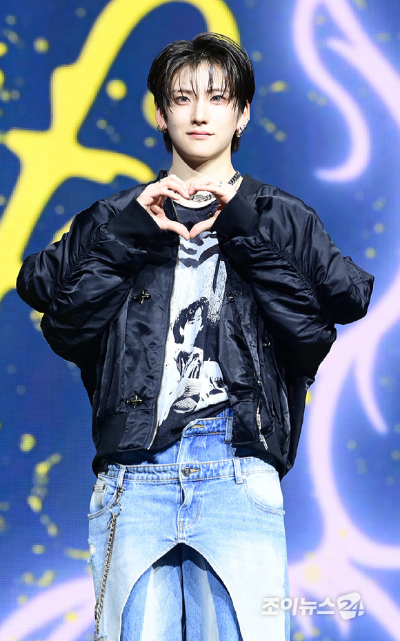 그룹 앤팀 유마가 28일 오후 서울 용산구 한남동 블루스퀘어에서 열린 &TEAM(앤팀) 한국 데뷔 앨범 미니 1집 'Back to Life'(백 투 라이프)발매 기념 쇼케이스에 참석하고 있다. [사진=정소희 기자]