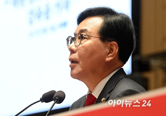 송언석 국민의힘 원내대표가 6일 서울 여의도 국회에서 열린 의원총회에서 발언하고 있다. [사진=곽영래 기자]