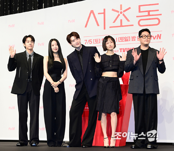 배우 강유석-문가영-이종석-류혜영-임성재가 1일 오후 서울 영등포구 더링크서울 트리뷰트포트폴리오 호텔에서 열린 tvN 새 토일드라마 '서초동' 제작발표회에 참석하고 있다. [사진=정소희 기자]