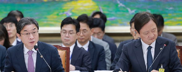 (왼)이억원 금융위원장 (오)이찬진 금융감독원장 [사진=연합뉴스]