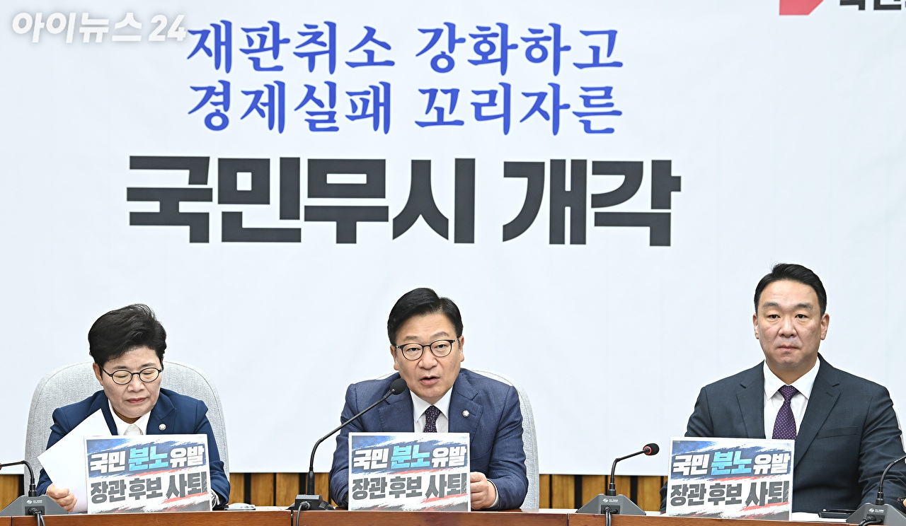 김승원 법무부 장관 후보자가 15일 서울 여의도 국회 법제사법위원회에서 열린 인사청문회에서 가족 관련 질의에 답변하고 있다. [사진=곽영래 기자]