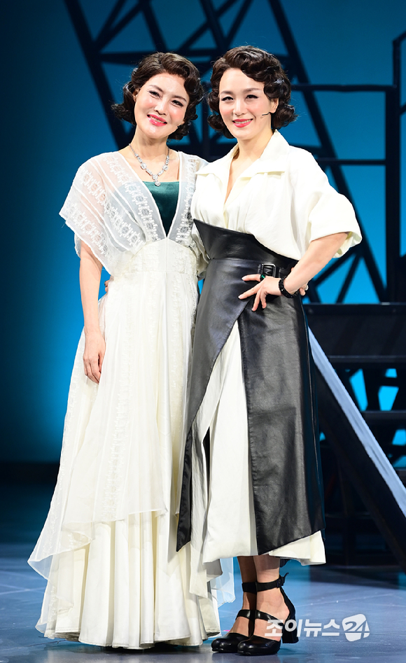 26일 오후 서울 삼성동 코엑스아티움에서 진행된 뮤지컬 '렘피카' 프레스콜에서 배우 김선영, 박혜나, 린아, 손승연, 김우형, 김민철, 조형균, 김혜미 등이 포토타임을 갖고 있다. [사진=정소희 기자]