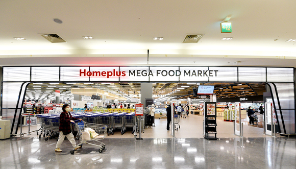 홈플러스가 아시아드점을 '홈플러스 메가푸드마켓'으로 리뉴얼 오픈했다. [사진=홈플러스]