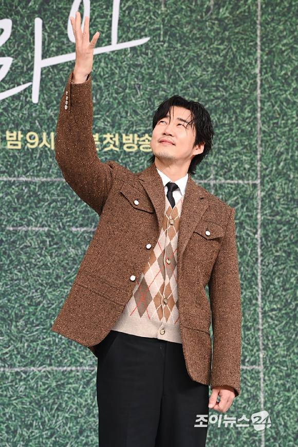 배우 윤계상이 25일 오후 서울 양천구 목동 SBS에서 열린 SBS 새 금토드라마 '트라이: 우리는 기적이 된다' 제작발표회에 참석해 포즈를 취하고 있다. [사진=문수지 기자]