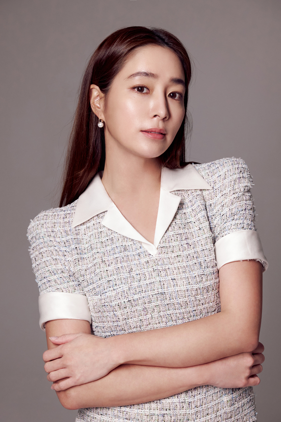 배우 이민정이 영화 '스위치'(감독 마대윤) 인터뷰에 앞서 포즈를 취하고 있다. [사진=롯데엔터테인먼트]