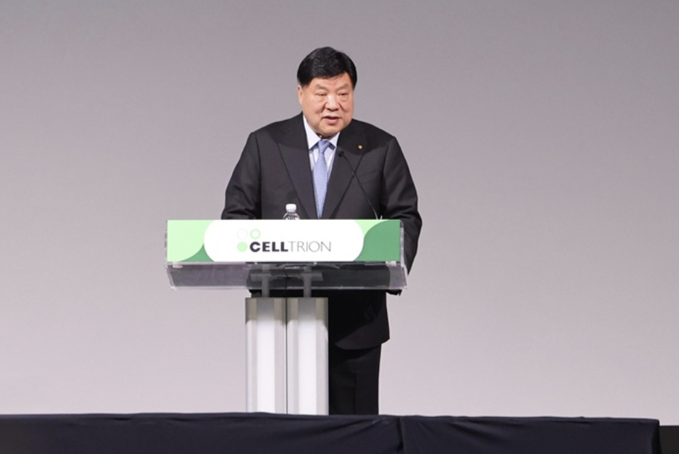 서정진 셀트리온 회장이 24일 송도 컨벤시아에서 열린 제35기 정기주주총회에 참석해 발언하고 있다. [사진=셀트리온 제공]